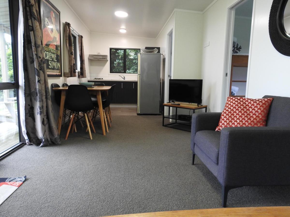 Oakura Beach Holiday Park Værelse billede