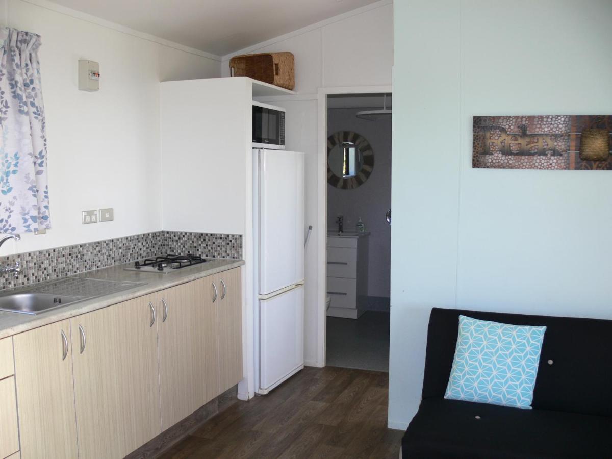 Oakura Beach Holiday Park Værelse billede